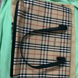 Burberry purse